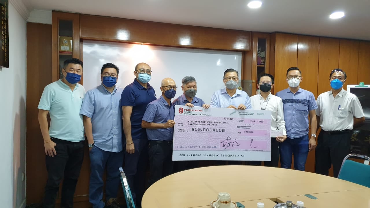 出席仪式的有雪隆机器厂商会的副会长谢玉泉，秘书长丘洁光，财政胡景翔博士，副秘书长林子隆，副财政谢应豪，查账王韋今，董事欧家强